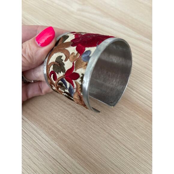 Light Pink Flower Embroidery Cuff Bracelet - Picture 2 of 6